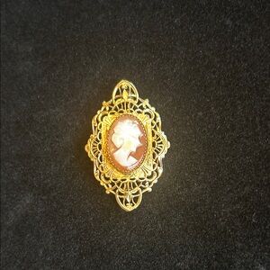Classic Gold and Cream Cameo Brooch.